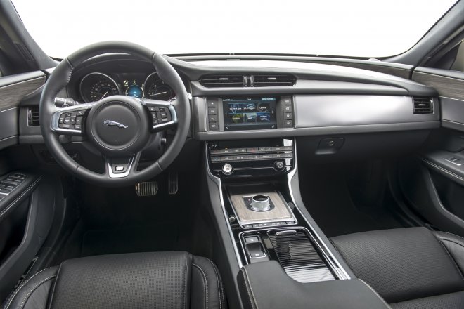 Обзор: Jaguar XF 2016 года